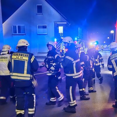 FW-AR: Interkommunale Herbstübung: Feuerwehren Arnsberg und Wickede erproben den Ernstfall