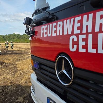 FW Celle: 500m²Stoppelfeld brennen in Hustedt