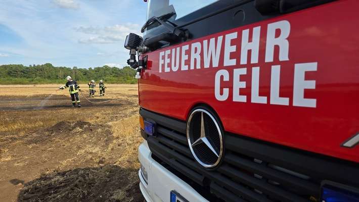 FW Celle: 500m²Stoppelfeld brennen in Hustedt