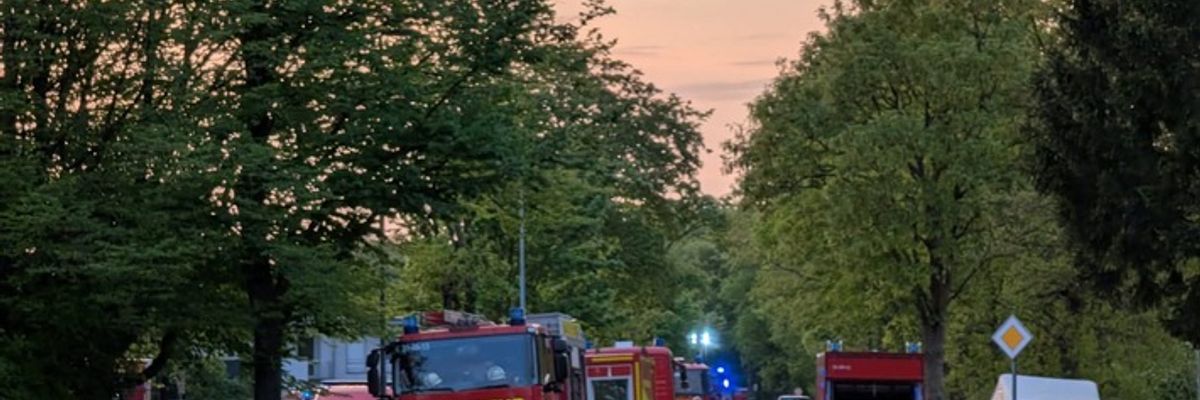 FW-ROW: Dachstuhlbrand in einem Mehrparteienhaus in Rotenburg