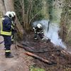 FW-AUR: Brennende Vegetation am Waldesrand
