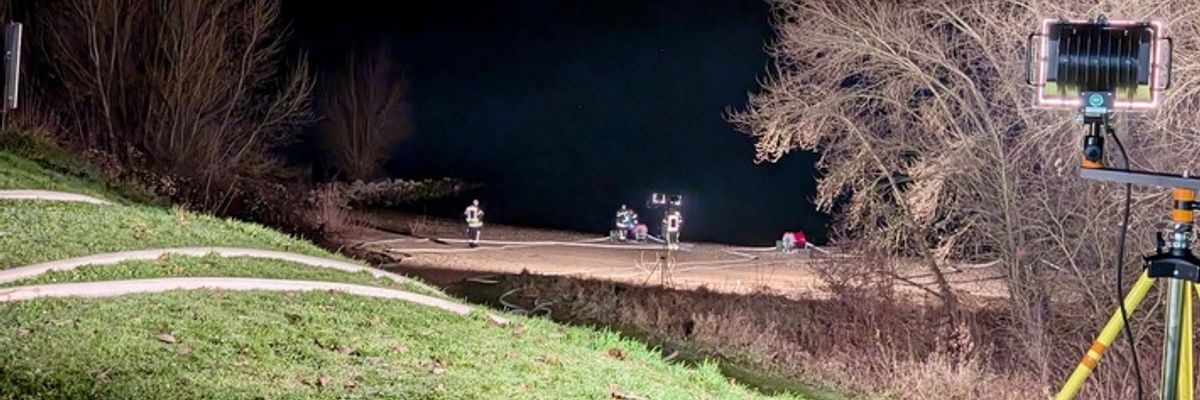FW Hünxe: Überörtliche Hilfe bei Großbrand im Krefelder Hafen