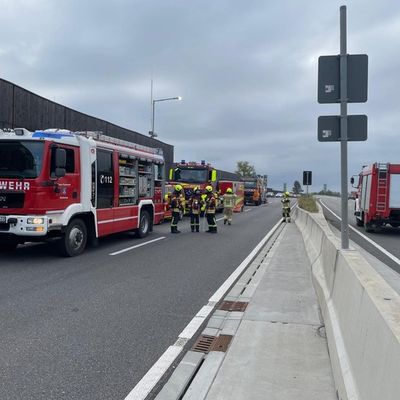 FW Reichenau: Brennendes Fahrzeug im Tunnel - Feuerwehren üben den Ernstfall - Brandschutzübung im Tunnel Waldsiedlung B33 - Tunnel-Waldsiedlung, 11.10.2025