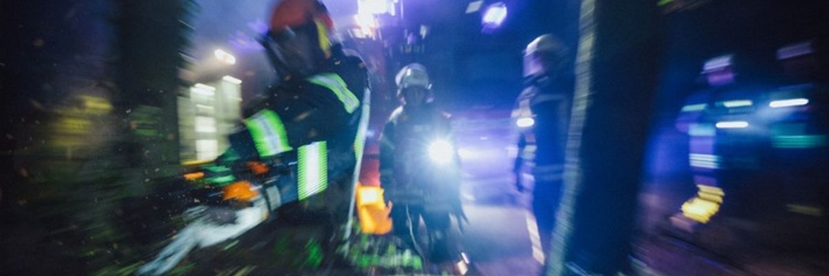 FFW Schwalmtal: Umgestürzter Baum blockiert einzige Zufahrt