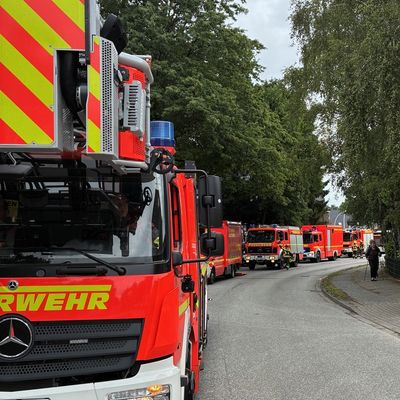 FW-PI: Halstenbek: Garagenbrand - Feuerwehr verhindert Übergreifen auf Nachbarhaus