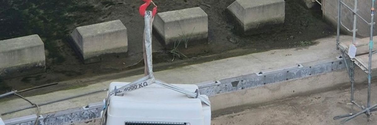 FW Hünxe: Tierischer Rettungseinsatz: Feuerwehr rettet Schwan
