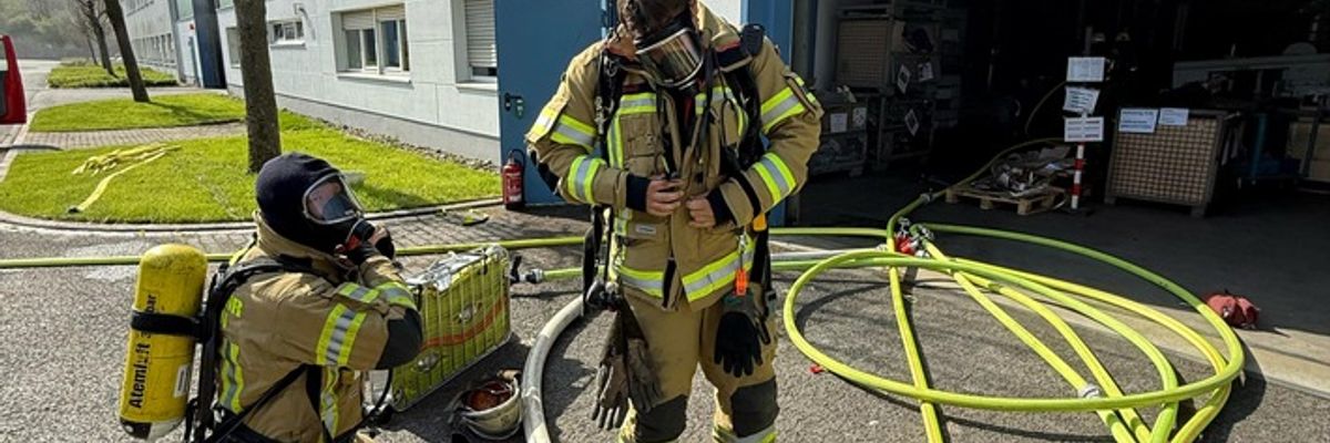 FW Menden: Brand in Filteranlage: Feuerwehr Menden im Einsatz am Dieselweg