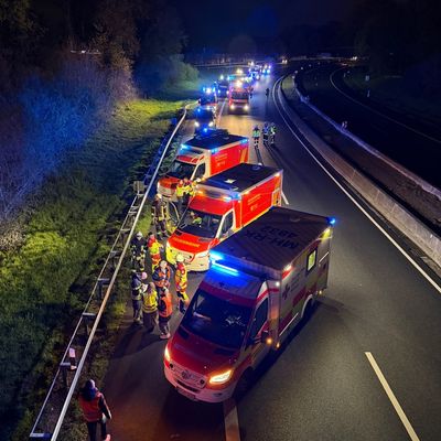 FW-MH: Schwerer Verkehrsunfall auf der A40 - Drohne im Einsatz
