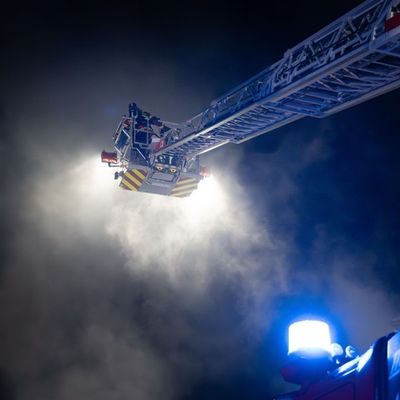 FW LK Neunkirchen: Großbrand in Wellesweiler Fitnessstudio
