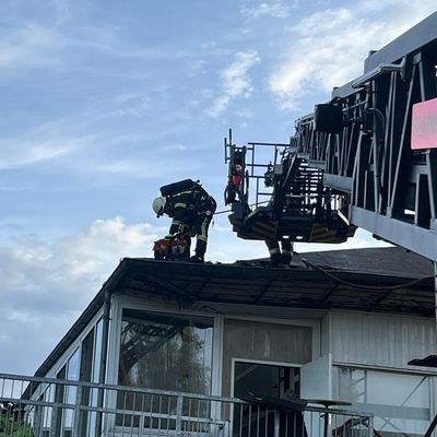 FW-MH: Dachstuhlbrand auf der Galopprennbahn