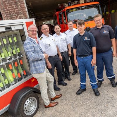 FW-MG: Stadtfeuerwehrverband Mönchengladbach: Stadtsparkasse Mönchengladbach fördert Nachwuchs - Spende ermöglicht weiteren Anhänger für junge Brandschützer