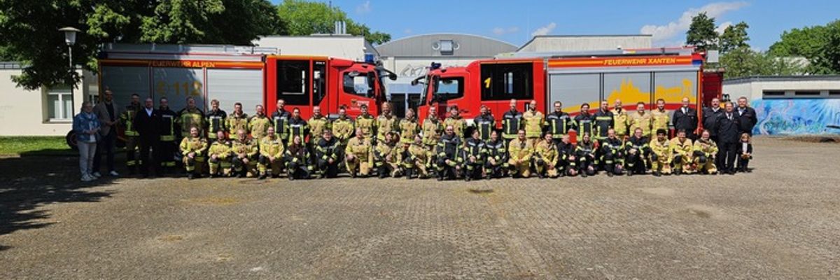 FW Xanten: Großer Prüfungstag der Grundlehrgänge der Feuerwehren Xanten, Sonsbeck und Alpen