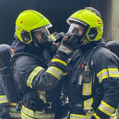 Feuerwehr MTK: Ausbildung unter Realbedingungen: Intensives Übungswochenende auf Europas größtem Übungszentrum