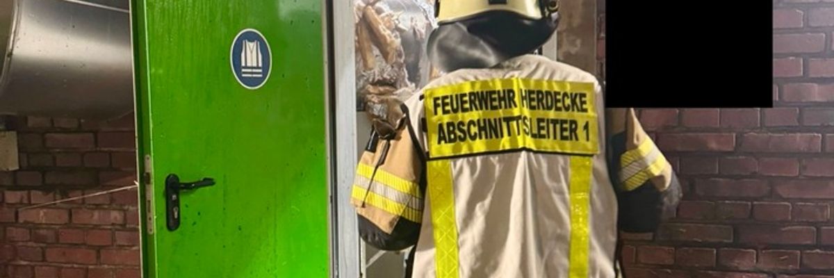 FW-EN: Abschlussmeldung - Brand im Industriebetrieb in Herdecke - Die Feuerwehren des Ennepe-Ruhr-Kreis sind mit 132 Einsatzkräften über 7 Stunde im Einsatz.