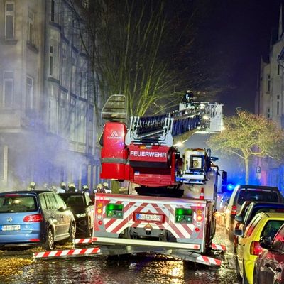 FW-BO: Kellerbrand in Bochum: Feuerwehr rettet fünf Personen - alle unverletzt