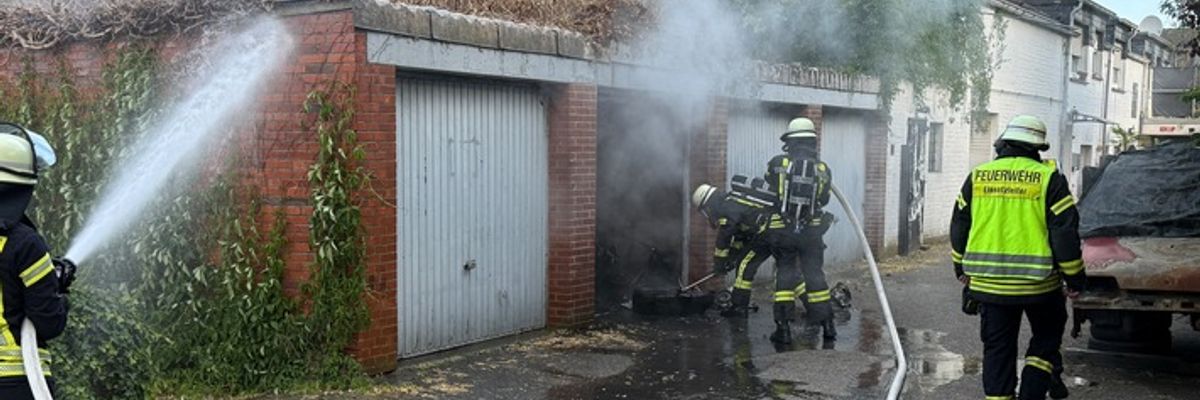 FFW Schwalmtal: Garagenbrand in Schwalmtal-Amern - Feuerwehr verhindert Brandausbreitung