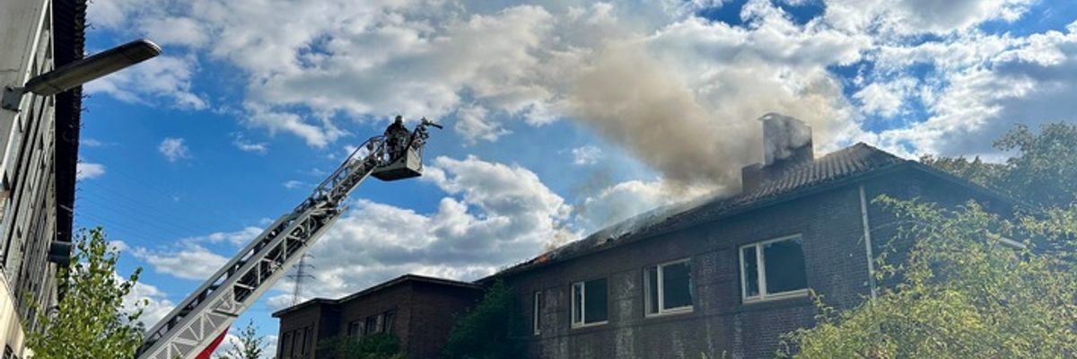 FW-E: Dachstuhlbrand auf verlassenem Industriegelände - keine Verletzten