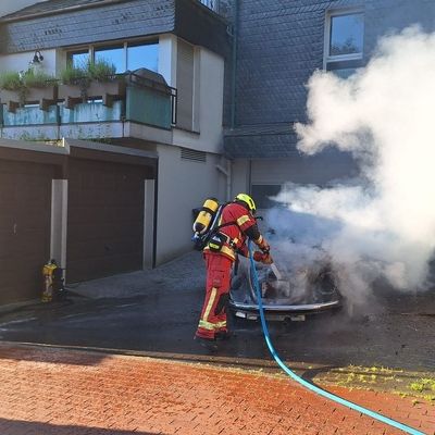 FW-Velbert: Brand eines VW-Käfers in Velbert-Langenberg