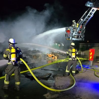 FW-WRN: Brennender Holzhaufen auf Landwirtschaftlichen Anwesen in Werne-Horst
