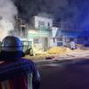 FW-RS: Baucontainerbrand mit Überschlag auf Garagendach