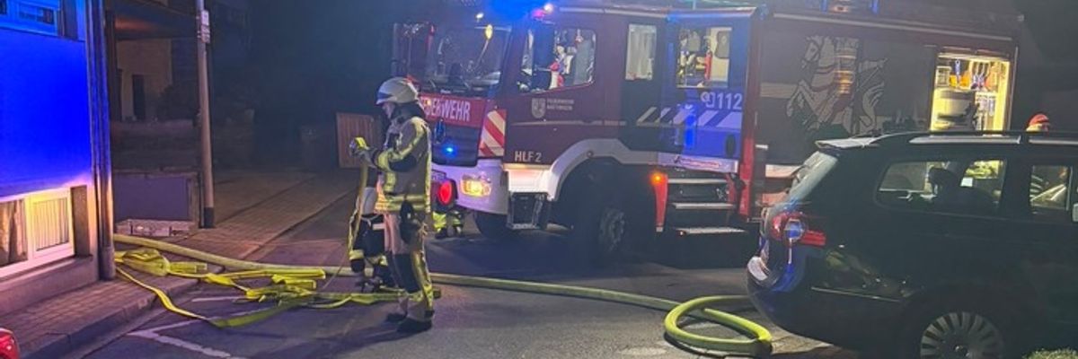 FW-EN: Einsatzmarathon am Sonntag: Hattinger Feuerwehr rettet Frau aus der Ruhr und verhindert Wohnungsbrand.
