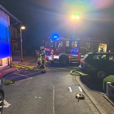 FW-EN: Einsatzmarathon am Sonntag: Hattinger Feuerwehr rettet Frau aus der Ruhr und verhindert Wohnungsbrand.