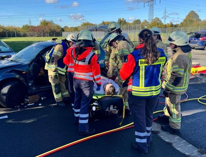 FW Lehrte: Feuerwehr Ahlten übt gemeinsam mit dem DRK und den Maltesern