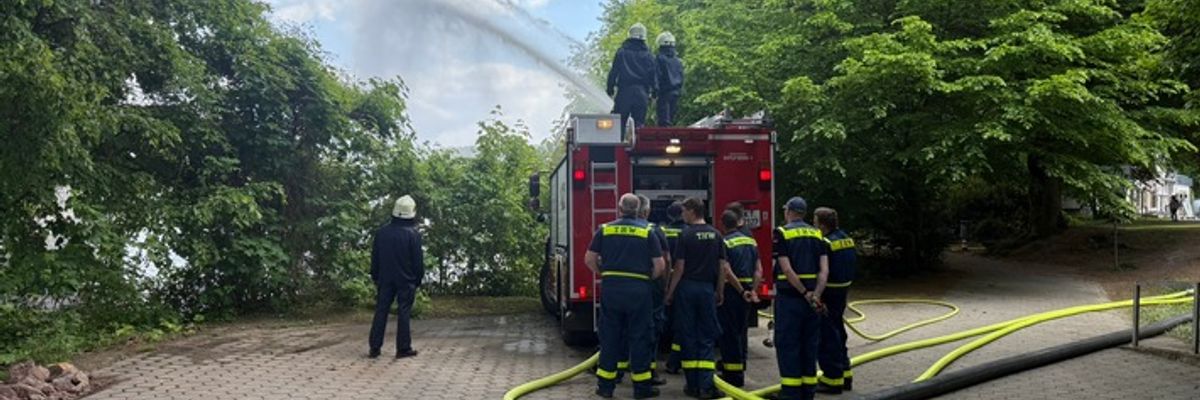 FW-MK: Gemeinsame Übung von THW Und Feuerwehr Iserlohn am Seilersee