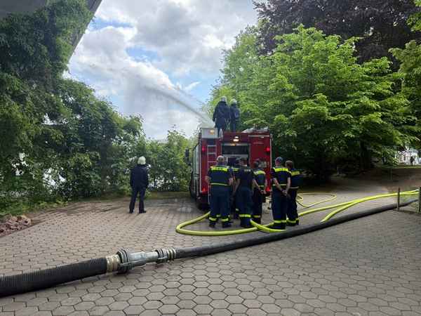 FW-MK: Gemeinsame Übung von THW Und Feuerwehr Iserlohn am Seilersee