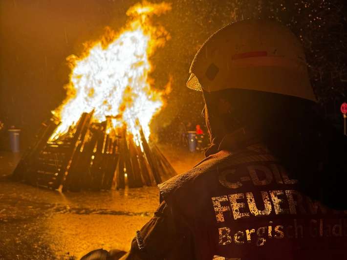 FW-GL: Tipps der Feuerwehr Bergisch Gladbach für sichere Osterfeuer