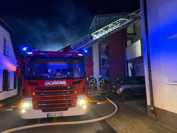 FW Bad Honnef: Wohnungsbrand führt zu größerem Feuerwehreinsatz