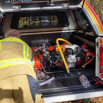FW Helmstedt: Feuerwehr löscht illegales Lagerfeuer im Waldgebiet bei Helmstedt