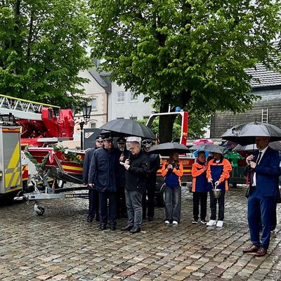 FW Drolshagen: Drehleiter und Mehrzweckboot gesegnet und offiziell im Dienst