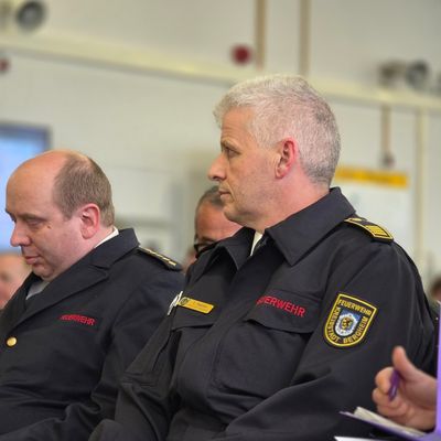 FW Bergheim: Gedenktag des heiligen Florian: Würdigung des Feuerwehrdienstes in Bergheim durch Herbert Reul, Minister des Innern des Landes Nordrhein-Westfalen