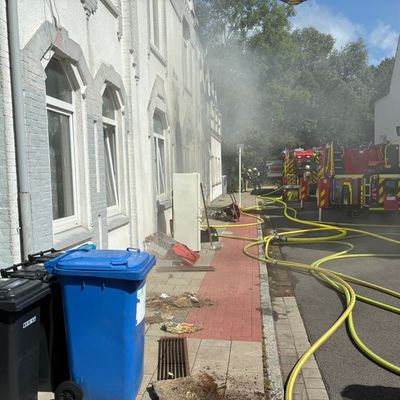 FW Bremerhaven: Feuer in Mehrfamilienhaus, Kellerbrand