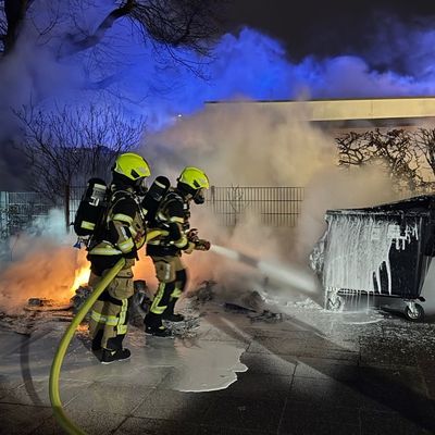FW-PI: 50 Einsätze für die Feuerwehren im Kreis Pinneberg zum Jahreswechsel - Etwas weniger als im Vorjahr und weniger Großbrände