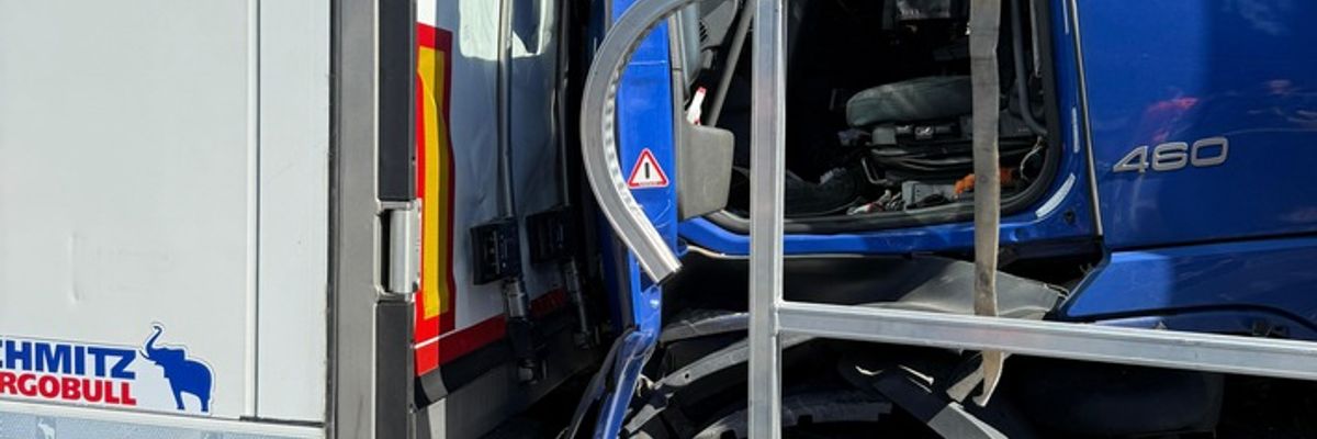 FW Helmstedt: Verkehrsunfall mit drei LKW auf der BAB2