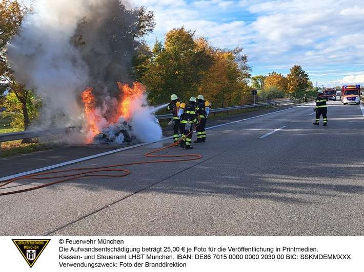 FW-M: Sportwagen auf Autobahn in Flammen (Langwied)