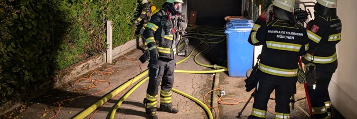 FW-M: Tiefgaragenbrand mit Nullsicht (Moosach)