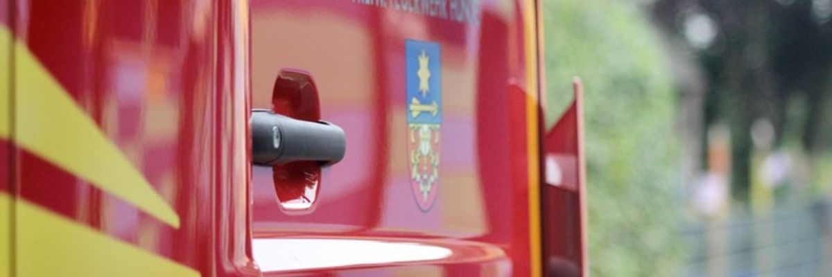 FW Hünxe: Ast hing in Telefonleitung