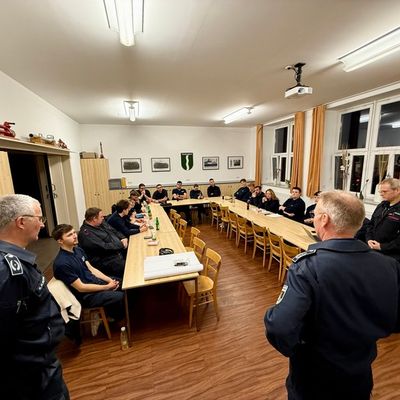 FW Hünxe: Truppmann-Ausbildung Teil 2 der Feuerwehren Hünxe und Schermbeck gestartet
