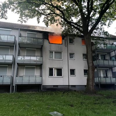 FW Lehrte: Wohnung in Lehrte brennt komplett aus