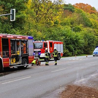 FW-EN: Verkehrsunfall zwischen Lastwagen und E-Fahrzeug