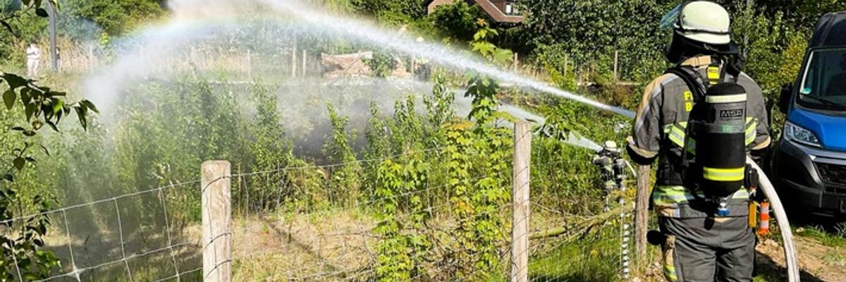FW Bocholt: Vegetationsbrand am Radweg - Feuerwehr verhindert Ausbreitung