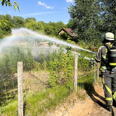 FW Bocholt: Vegetationsbrand am Radweg - Feuerwehr verhindert Ausbreitung