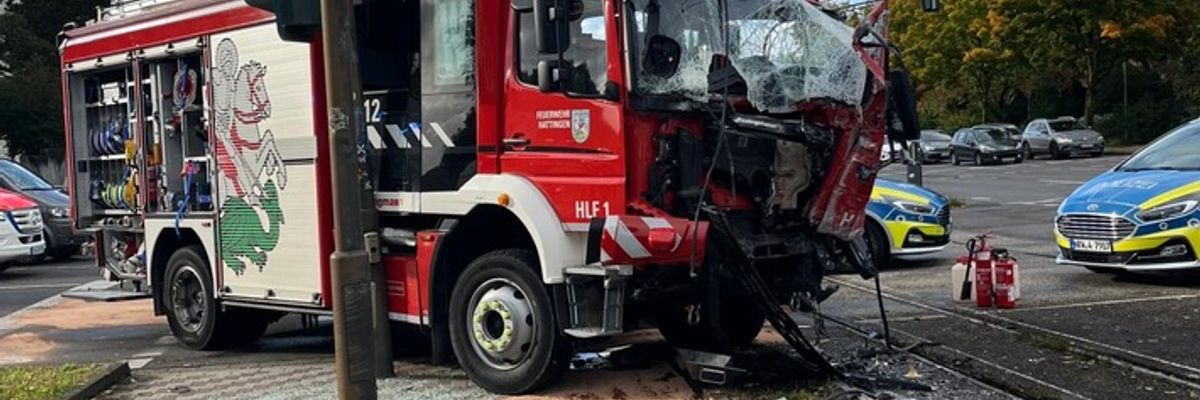 FW-EN: Löschfahrzeug kollidiert mit Straßenbahn