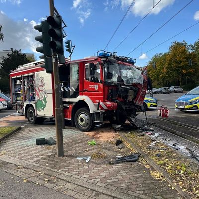 FW-EN: Löschfahrzeug kollidiert mit Straßenbahn