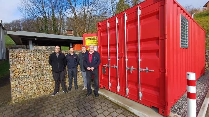 FW Weinheim: Beim "Black Out" nicht schwarzsehen Mehr Resilienz: Stadt nimmt weitere Notstrom-Anlagen an Feuerwehrhäusern in Betrieb - "Weinheim steht gut da"