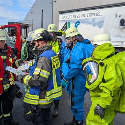 FW-AR: Feuerwehr Arnsberg bildet Einsatzkräfte für ABC-Einsätze aus