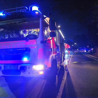 FW-RD: Kellerbrand in Rendsburg - Mehrere Menschen aus Mehrfamilienhaus gerettet